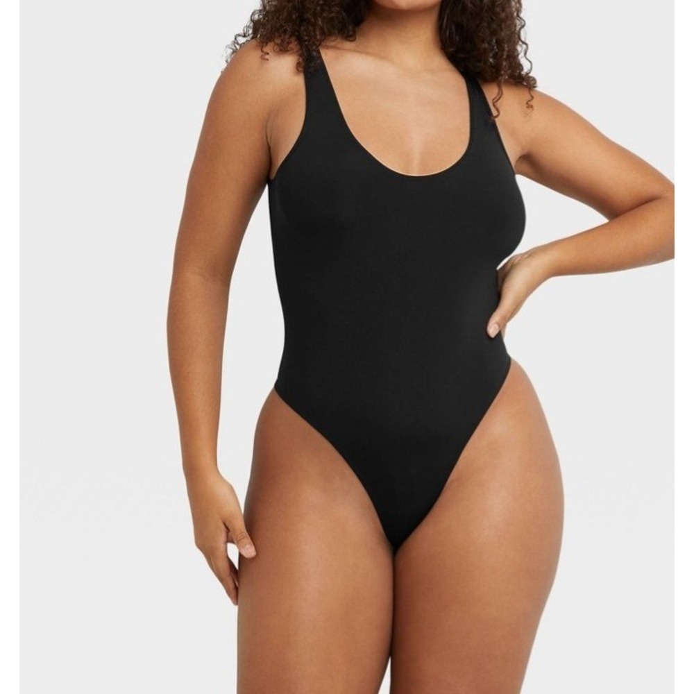 Maidenform Women's  Smoothing Seamless Bodysuit Black Size S Thong